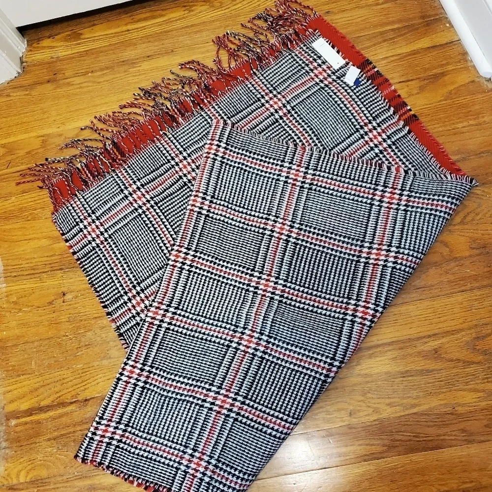 NWT Apt. 9 Reversible Large Wrap/Scarf TARTEN Plaid, Colorful, Warm